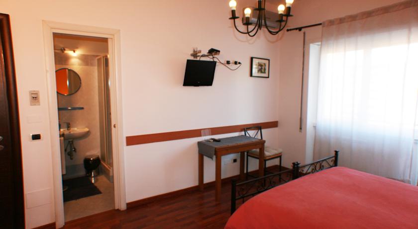 Camera con bagno privato in B&B a Roma