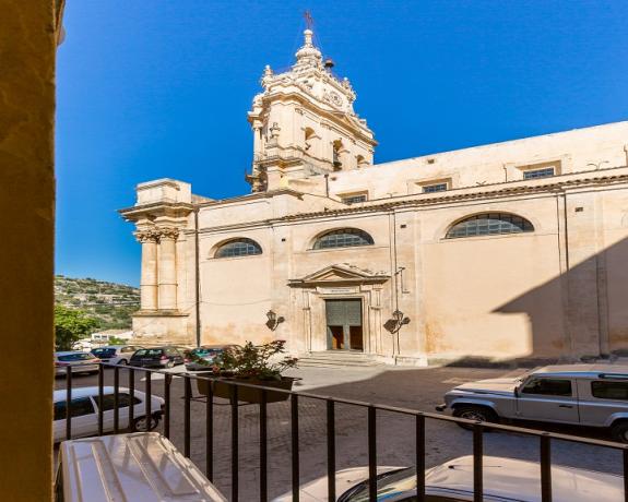 Casa vacanza davanti al Duomo di Modica con-balcone 