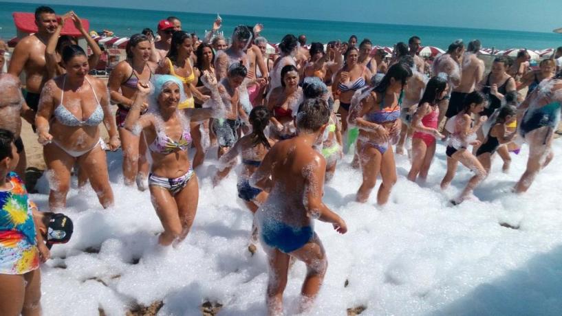 animazione-balli-in-spiaggia-hotel-Rodi-Garganico-Puglia 