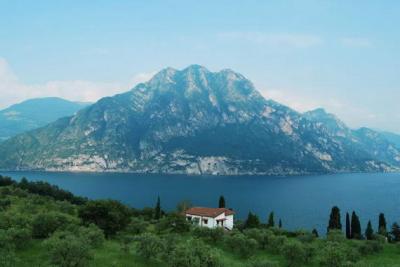 Stay Near the Island of Monte Isola