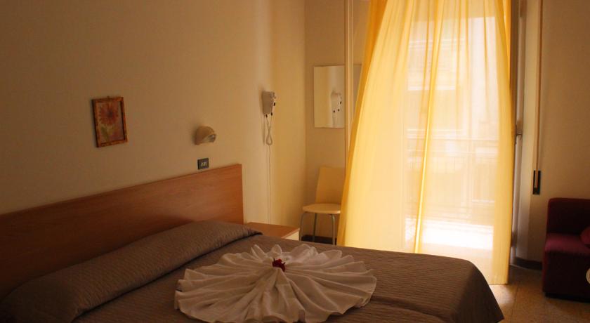 Hotel con Camere e Balcone a Rimini
