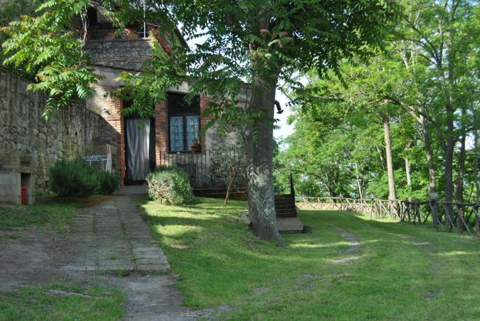 Agriturismo con grande giardino posizione panoramica Maremma-Toscana