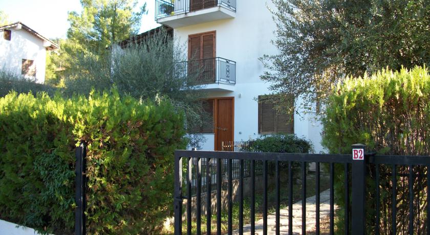 Villaggio con campo da calcetto per attività sportive