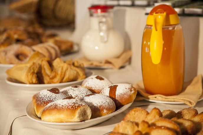 Colazione con ricco Buffet Albergo 4stelle IschiaPorto
