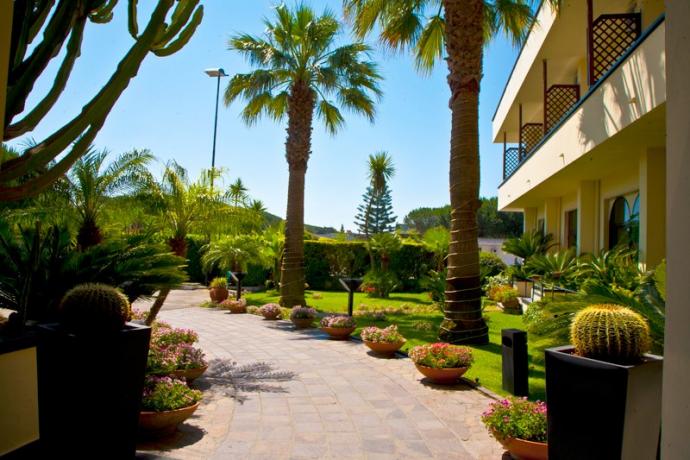Hotel 3stelle a Paestum con parco per cerimonie