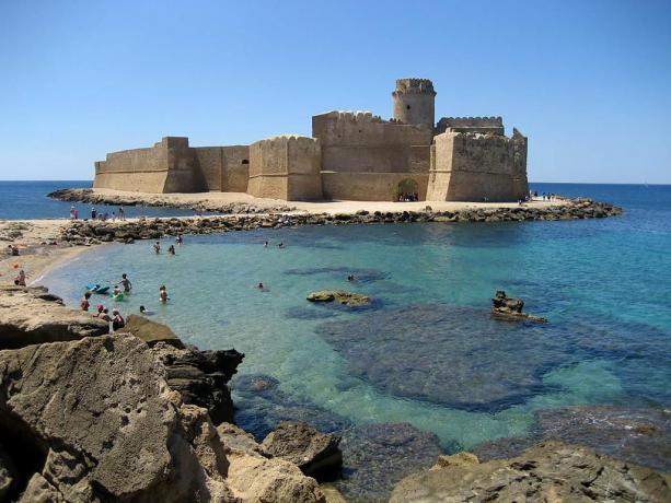 Hotel vicino Isola-Capo-Rizzuto con spiaggia bianca 