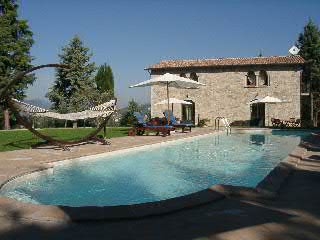 Self catering in Gubbio with swimming pool