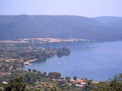 Hotel with lake-view in bracciano