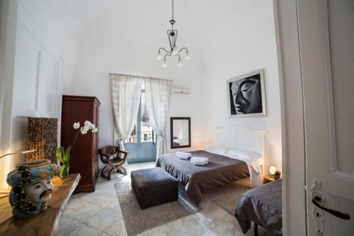 WEEKEND o VACANZA SETTIMANALE Offerta Catania vicino Piazza Duomo. B&B con giardino. con Bonus Vacanze Accettato