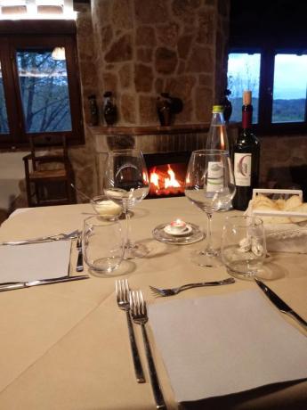Hotel Umbria Resort: ristorante accogliente con camino