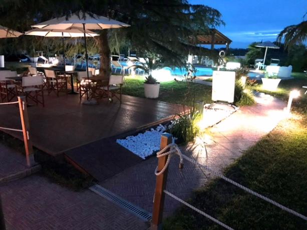 Piscina in resort riscaldata con bar esterno Follonica 