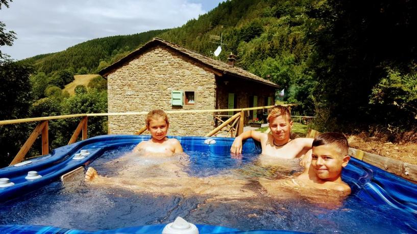 Appartamenti con piscina idromassaggio a Frignano 