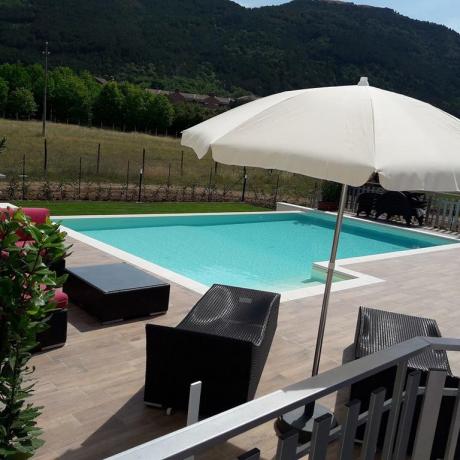 Piscina con angolo idromassaggio hotel Aquila