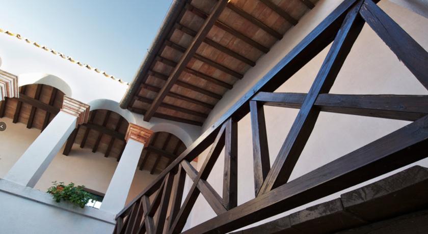 Antico Casolare con Travi in Legno in Umbria