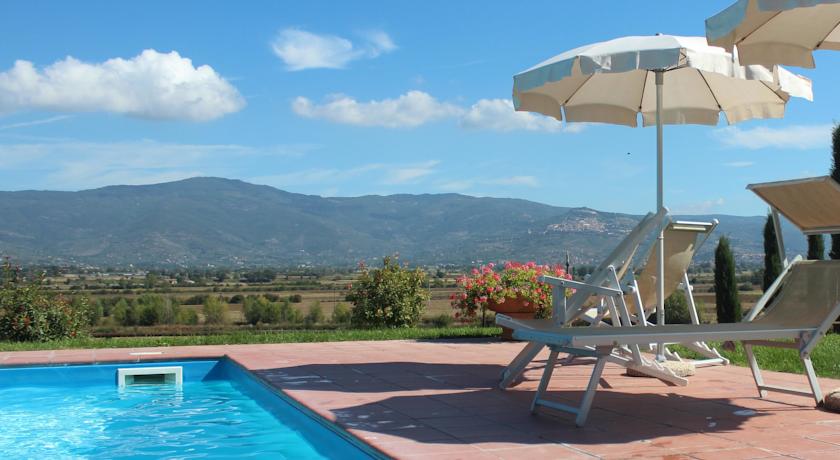Piscina esterna dell 'Agriturismo per gli ospiti