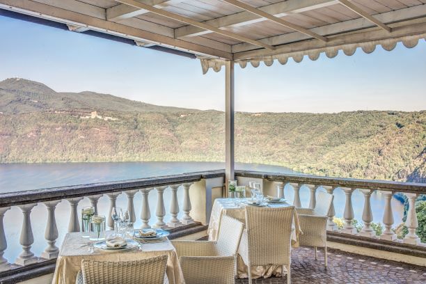 Pranzo romantico con vista Lago Albano  