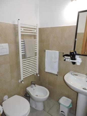 Bagno privato con asciugacapelli e sanitari