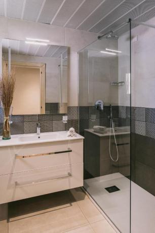 Bagno privato camera con doccia