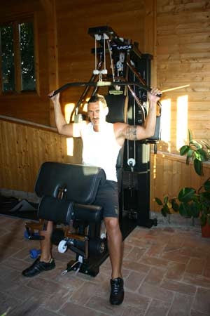 Palestra in agriturismo, con attrezzi professionali