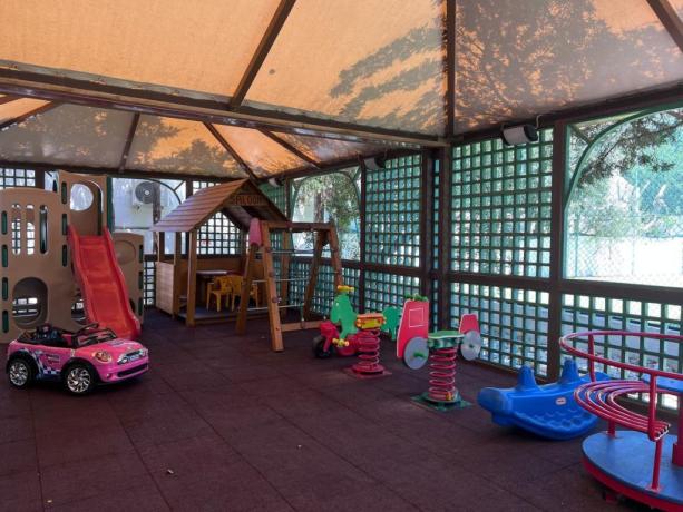 Hotel con giochi per bambini e Impianti Sportivi