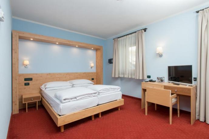 Offerta Weekend Hotel 3 stelle ideale per famiglie e gruppi di amici vicino piste da Sci di Livigno e Bormio con Bonus Vacanze Accettato