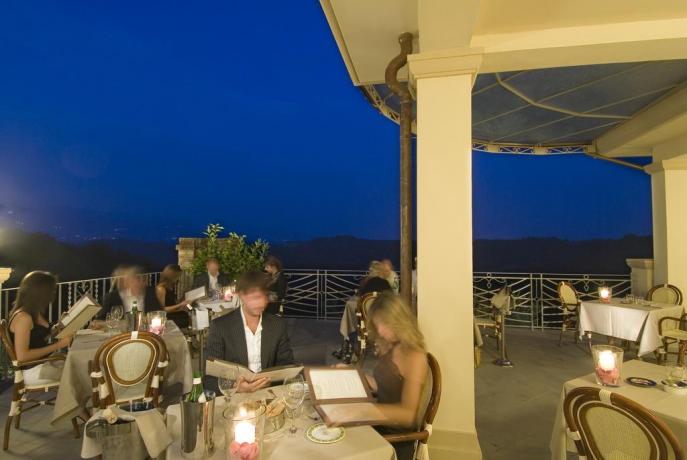 Terrazza panoramica con ristorate Resort Toscana  