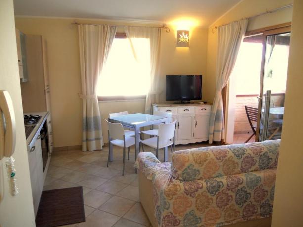 Appartamenti con cucina, salotto e tv ad Olbia