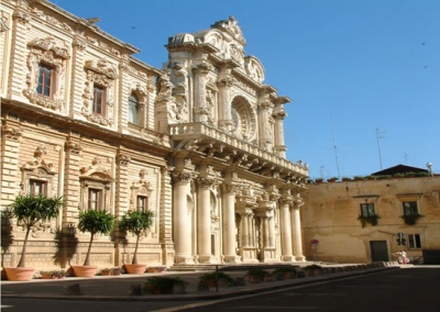 Stay near the cathedral of Santa Croce in Lecce