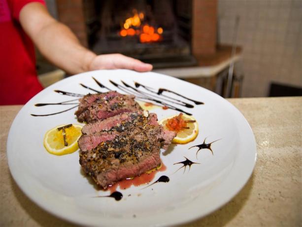 Agriturismo Roma- tagliata  di manzo alla brace 