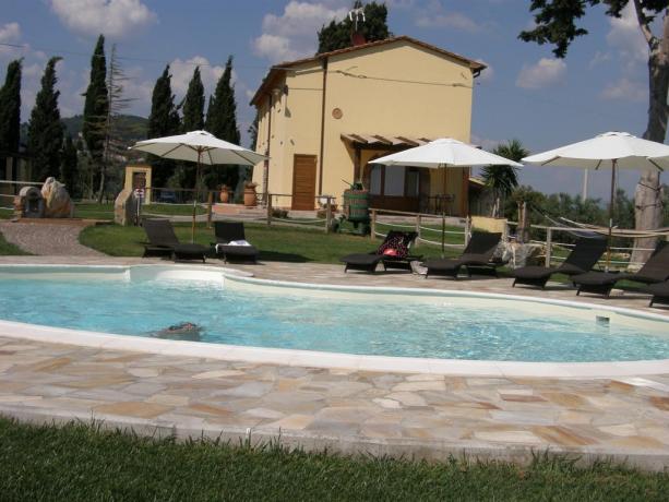 Piscina attrezzata ideale per famiglie e coppie