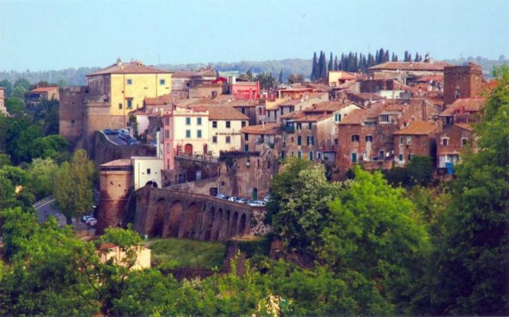 Vista Paese di Gallese: camere e appartamenti