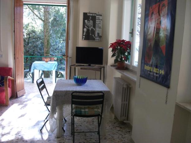 Camera con balcone B&B vicino stazione Perugia