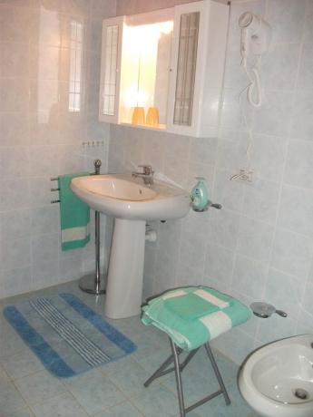 Bagno con set asciugamani guest house vicino Perugia