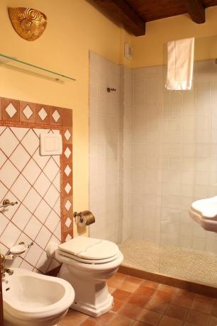 Albergo Sicilia zona mare, camere con servizi privati