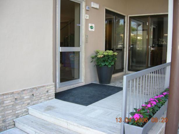 Ingresso hotel 3 stelle Senigallia Piscina e Ristorante