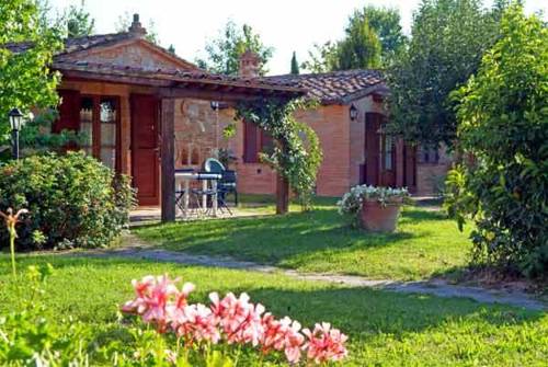 Camere con Cortile di Fiori La Tenuta 