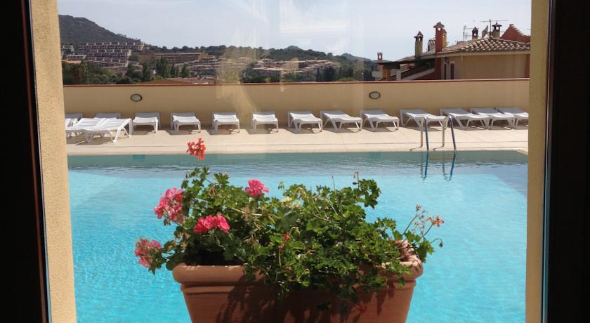 Terrazza vista piscina