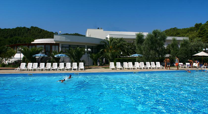 Villaggio vicino Peschici con Piscina 