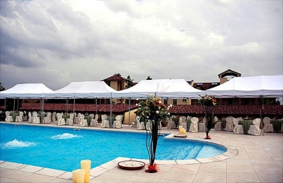 Ombrelloni, tendoni, gazebo per giardini