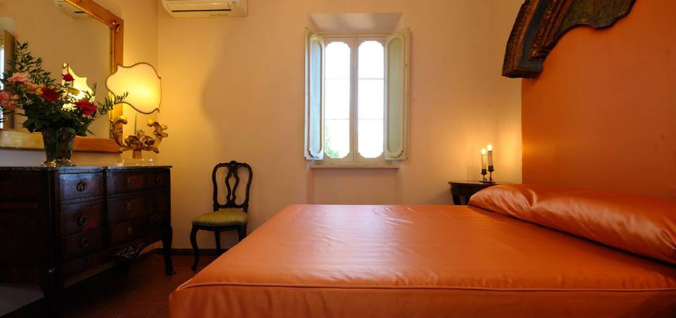 Suite con finestra e letto matrimoniale Perugia-Piscille
