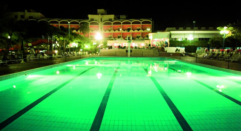 Piscina nottura Villaggio in Calabria 