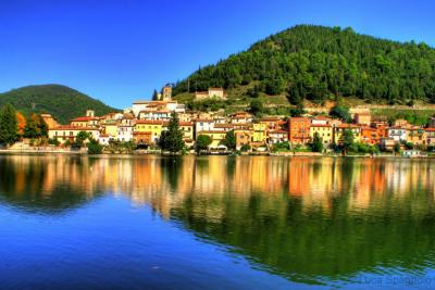vista di piediluco da lago
