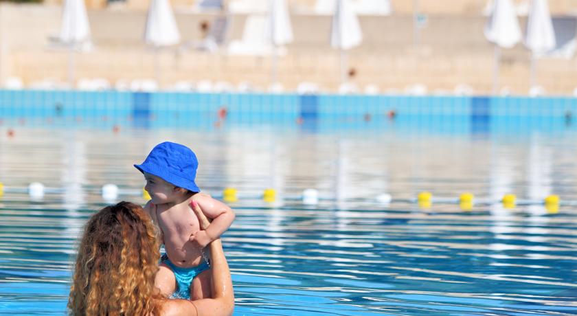 Piscina Scoperta in Resort****