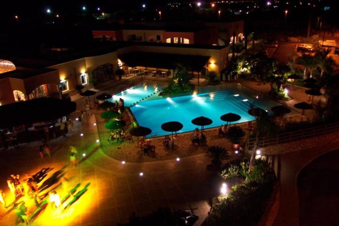 Resort 4 stelle con piscina esterna  Porto-cesareo