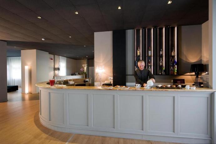Bar interno hotel dove fare aperitivo 