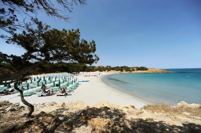 spiaggia sabbiosa di cala liberotto dove potersi rilassare 