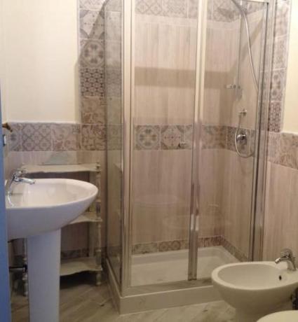 Bagno Appartamento attico con doccia e bidet