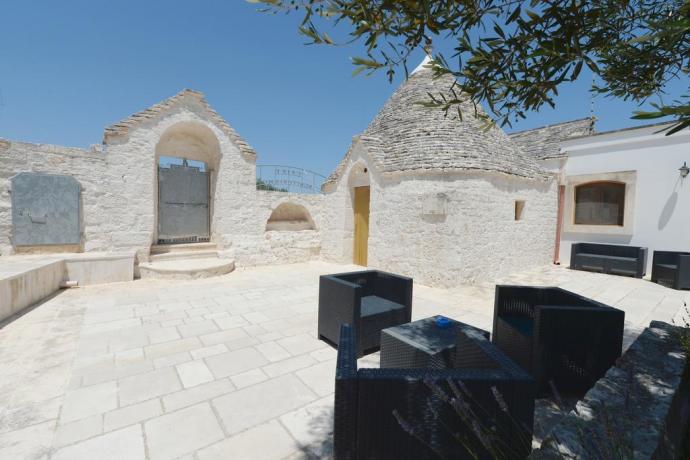 Agriturismo dentro trulli, Alberobello, centro storico, Puglia 