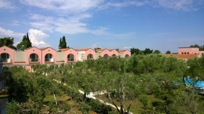 Villaggio a Frassanito con Appartamenti in Salento  