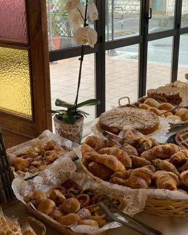 Ricca colazione in struttura Trasimeno Umbria